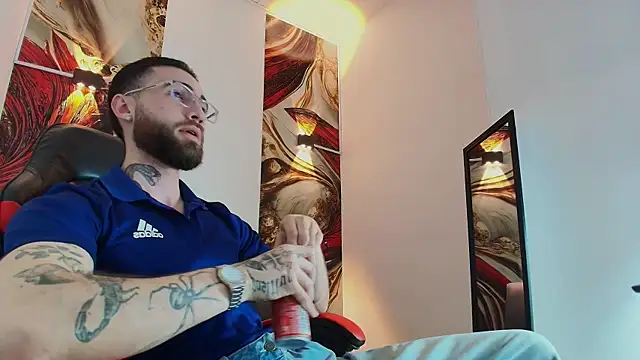 Snapshot of Luke_davis01 chatting on November 2025 01:11:01 PM Luke davis01 online show from November 2025 01:11:01 PM