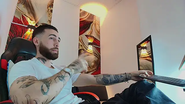 Snapshot of Luke_davis01 chatting on November 2025 01:11:02 PM Luke davis01 online show from November 2025 01:11:02 PM