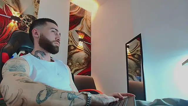 Snapshot of Luke_davis01 chatting on November 2025 01:11:01 PM Luke davis01 online show from November 2025 01:11:01 PM