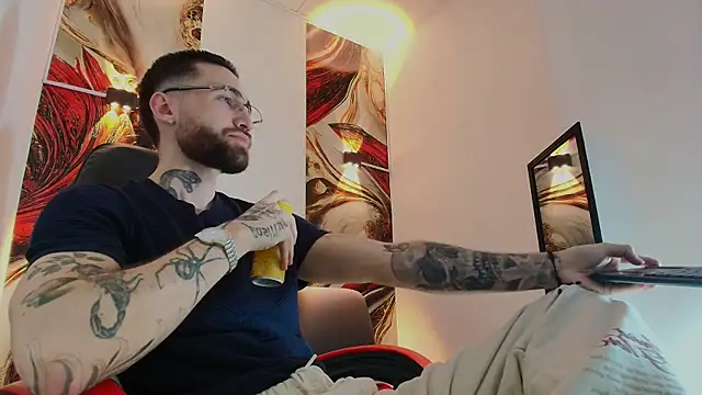 Snapshot of Luke_davis01 chatting on December 2025 01:17:04 PM Luke davis01 online show from December 2025 01:17:04 PM