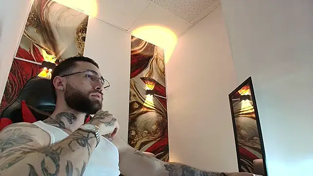 Luke davis01 online show from December 2025 01:07:01 PM