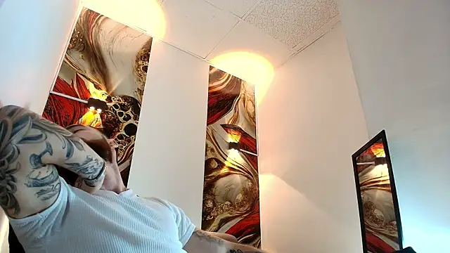 Luke davis01 online show from April 2026 01:05:02 PM