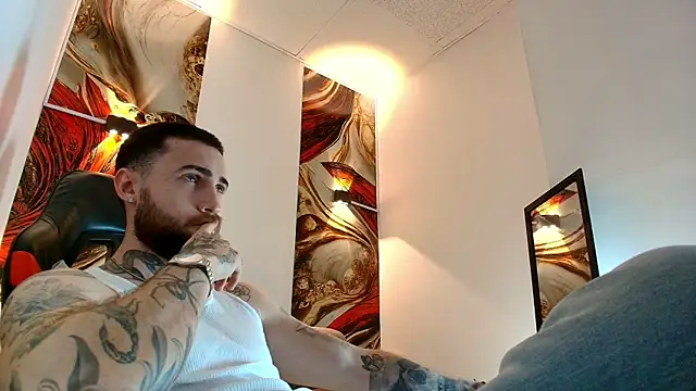 Luke davis01 online show from April 2026 01:07:01 PM