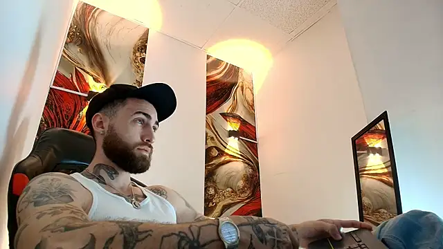 Luke davis01 online show from April 2026 01:03:02 PM