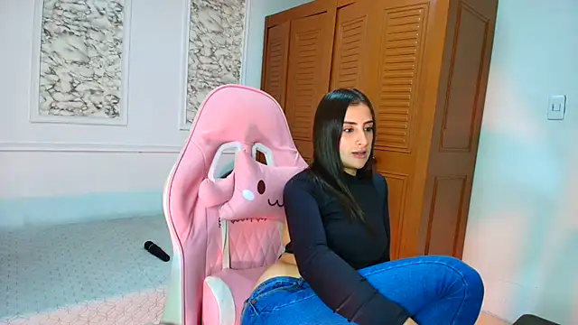 Danella houston online show from February 2026 07:18:01 PM