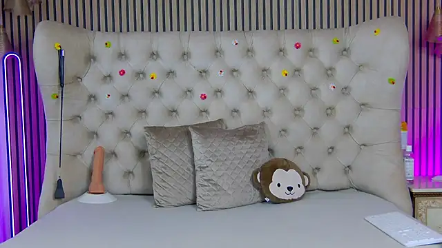 PlayfulShow online show from April 2026 02:17:02 PM