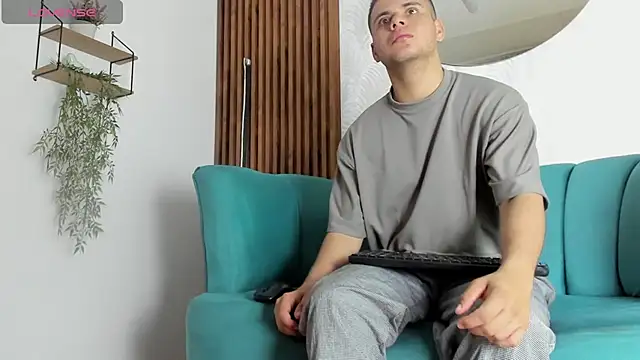 Sebastian Phoenix online show from February 2025 11:44:02 AM