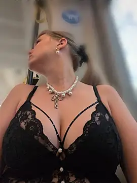 Snapshot of Sexybiene969 chatting on April 2026 04:08:01 PM Sexybiene969 online show from April 2026 04:08:01 PM