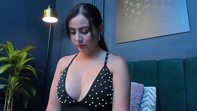 scarlet edwars online show from October 2025 07:19:02 PM