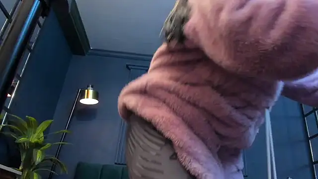 scarlet edwars online show from January 2026 07:15:01 PM