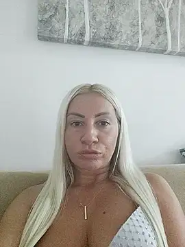 Snapshot of visnjica chatting on September 2025 04:39:02 PM visnjica online show from September 2025 04:39:02 PM