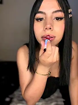 Laura-Khalifa online show from March 2026 07:45:01 AM