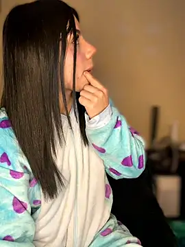 Laura-Khalifa online show from March 2026 08:19:01 AM