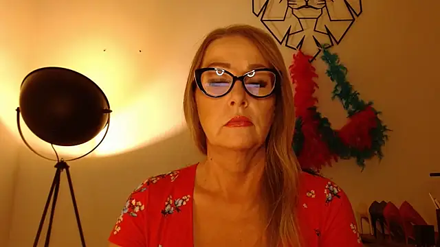 Snapshot of leaxSTAR chatting on July 2026 01:52:02 PM leaxSTAR online show from July 2026 01:52:02 PM
