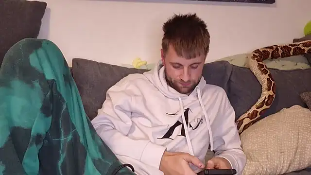 ademandjulia online show from November 2025 04:51:02 PM