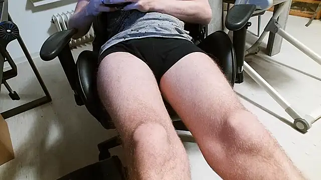 ademandjulia online show from February 2026 09:33:02 PM