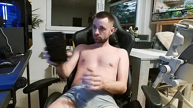 ademandjulia online show from February 2026 09:04:01 PM