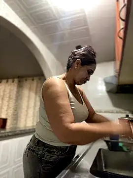 Carola-Ross online show from October 2025 07:08:01 PM