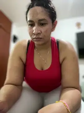 Snapshot of Carola-Ross chatting on April 2026 05:28:01 PM Carola-Ross online show from April 2026 05:28:01 PM