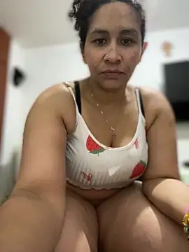 Snapshot of Carola-Ross chatting on April 2026 02:07:02 PM Carola-Ross online show from April 2026 02:07:02 PM