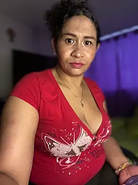 Snapshot of Carola-Ross chatting on May 2026 04:04:02 PM Carola-Ross online show from May 2026 04:04:02 PM