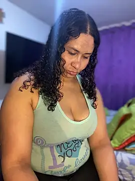 Snapshot of Carola-Ross chatting on May 2026 01:08:01 PM Carola-Ross online show from May 2026 01:08:01 PM