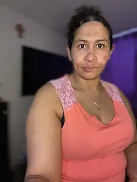 Snapshot of Carola-Ross chatting on May 2026 04:49:02 PM Carola-Ross online show from May 2026 04:49:02 PM