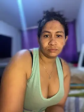 Snapshot of Carola-Ross chatting on June 2026 02:33:01 PM Carola-Ross online show from June 2026 02:33:01 PM