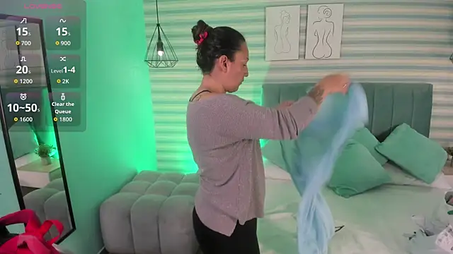 abby apple online show from October 2025 01:42:02 PM