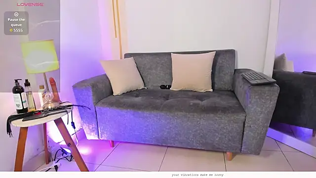 Emylyjonhs online show from March 2026 11:33:01 PM