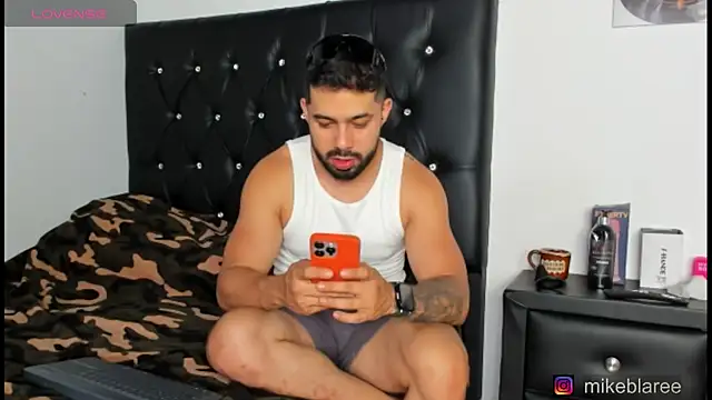 mikeblaree online show from April 2026 07:58:02 PM