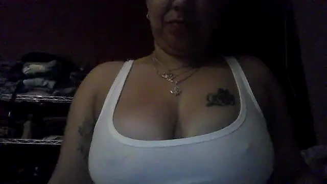 Snapshot of SweetSexyLatina chatting on June 2026 02:15:02 PM SweetSexyLatina online show from June 2026 02:15:02 PM