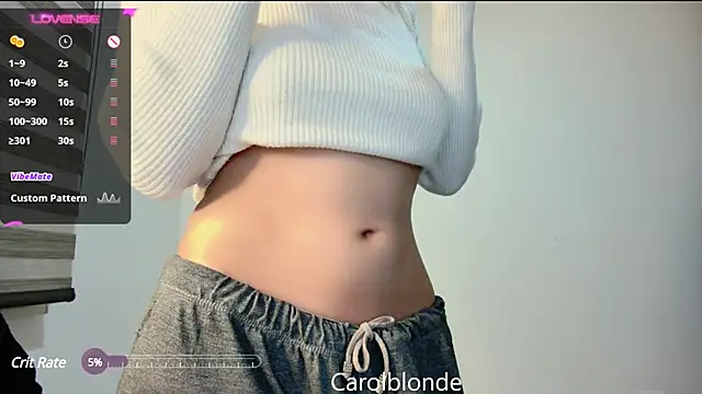 Snapshot of Carolblonde chatting on February 2025 06:15:02 AM Carolblonde online show from February 2025 06:15:02 AM