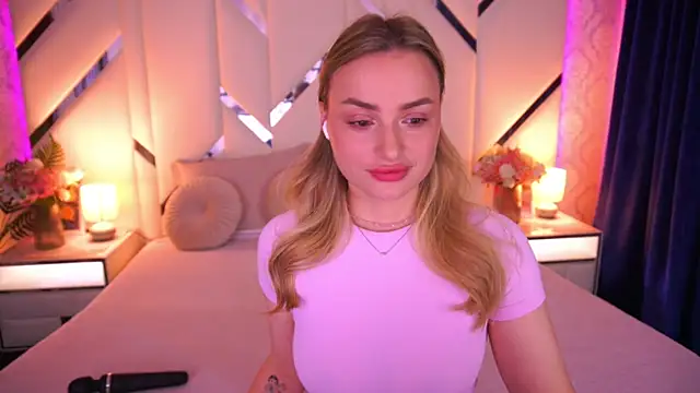 Snapshot of LindsieGreyy chatting on May 2026 06:30:01 AM LindsieGreyy online show from May 2026 06:30:01 AM