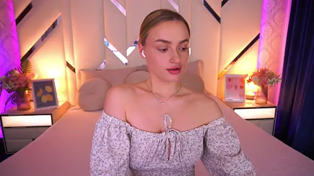 Snapshot of LindsieGreyy chatting on May 2026 12:57:02 PM LindsieGreyy online show from May 2026 12:57:02 PM