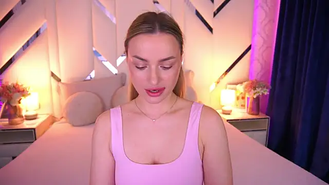 Snapshot of LindsieGreyy chatting on May 2026 07:03:01 AM LindsieGreyy online show from May 2026 07:03:01 AM