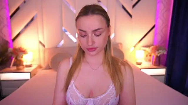 Snapshot of LindsieGreyy chatting on May 2026 01:18:01 PM LindsieGreyy online show from May 2026 01:18:01 PM