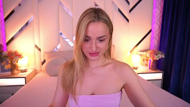 Snapshot of LindsieGreyy chatting on May 2026 06:21:02 AM LindsieGreyy online show from May 2026 06:21:02 AM