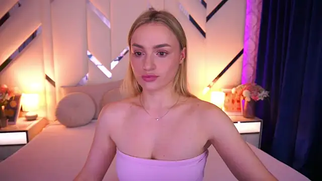 Snapshot of LindsieGreyy chatting on June 2026 02:12:02 PM LindsieGreyy online show from June 2026 02:12:02 PM