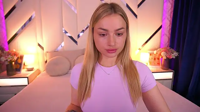 Snapshot of LindsieGreyy chatting on June 2026 06:28:01 AM LindsieGreyy online show from June 2026 06:28:01 AM