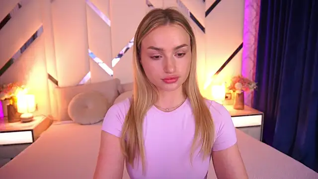 Snapshot of LindsieGreyy chatting on June 2026 12:14:02 PM LindsieGreyy online show from June 2026 12:14:02 PM