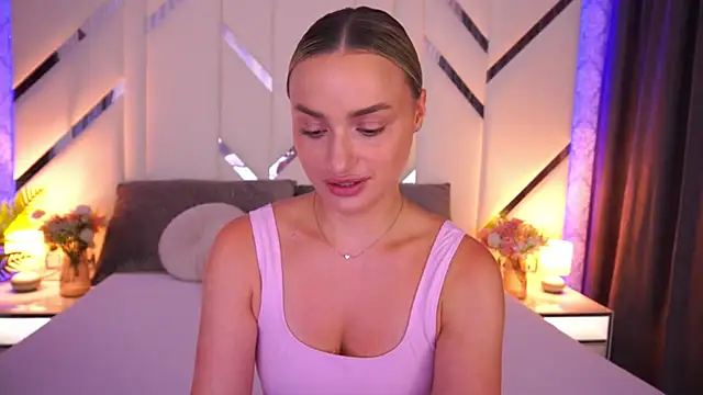Snapshot of LindsieGreyy chatting on July 2026 01:24:02 PM LindsieGreyy online show from July 2026 01:24:02 PM