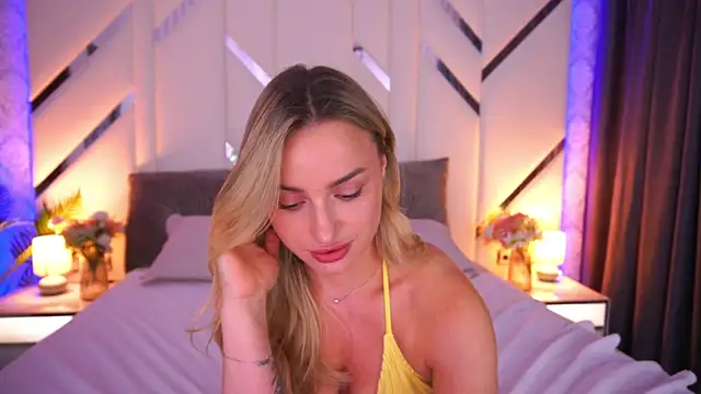 Snapshot of LindsieGreyy chatting on July 2026 04:39:33 PM LindsieGreyy online show from July 2026 04:39:33 PM