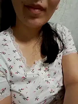 Snapshot of Emily_homegirl chatting on February 2025 12:32:02 AM Emily homegirl online show from February 2025 12:32:02 AM