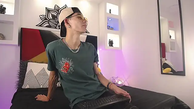 Snapshot of MaikyCooper chatting on March 2025 03:56:01 AM MaikyCooper online show from March 2025 03:56:01 AM