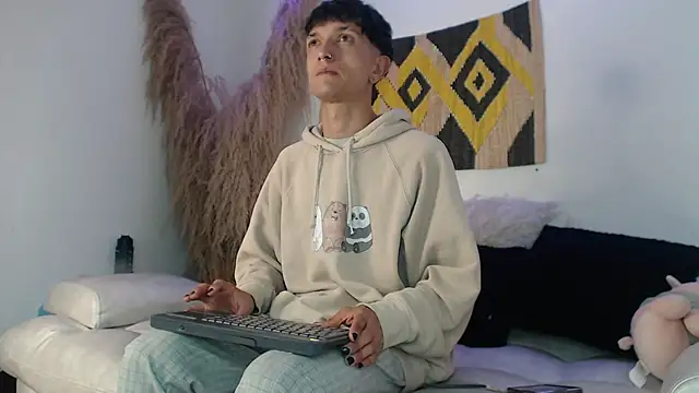 Snapshot of MaikyCooper chatting on March 2025 04:06:01 AM MaikyCooper online show from March 2025 04:06:01 AM