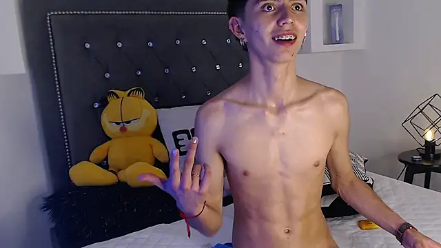 Snapshot of MaikyCooper chatting on March 2025 04:51:01 AM MaikyCooper online show from March 2025 04:51:01 AM