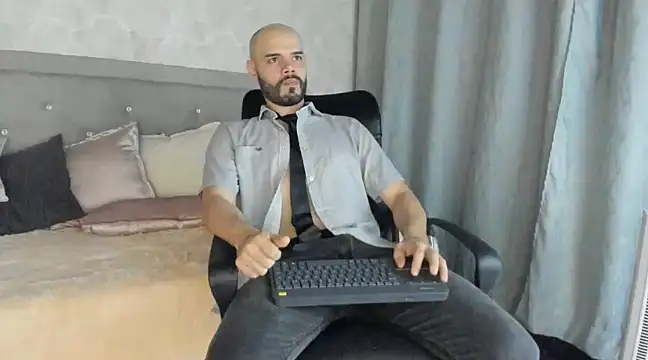 Snapshot of Luke_Diaz7 chatting on February 2025 11:32:02 PM Luke Diaz7 online show from February 2025 11:32:02 PM