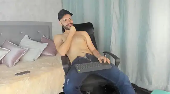 Snapshot of Luke_Diaz7 chatting on February 2025 12:09:01 AM Luke Diaz7 online show from February 2025 12:09:01 AM