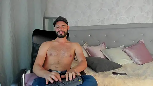 Snapshot of Luke_Diaz7 chatting on March 2025 05:46:01 AM Luke Diaz7 online show from March 2025 05:46:01 AM